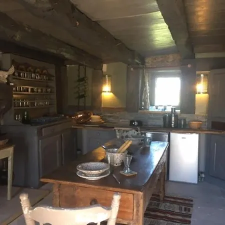 Beau 2 Bedroom/ensuite Gite, Southerly Courtyard *