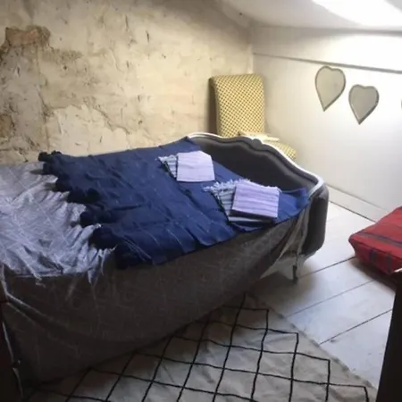 Beau 2 Bedroom/ensuite Gite, Southerly Courtyard * Nanteuil-en-Vallée