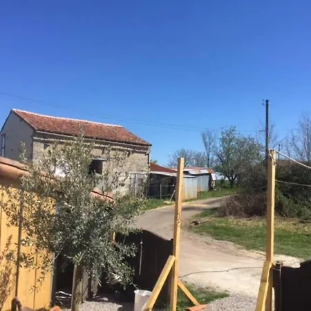 Beau 2 Bedroom/ensuite Gite, Southerly Courtyard Nanteuil-en-Vallée